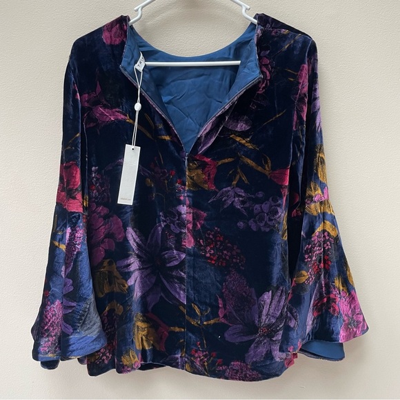 NWT Trina Turk Astral Crew Neck Bell Sleeve Garden Drapery Velvet Top Size Small - Picture 9 of 10